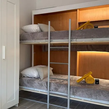 Maisongiusy Di Sheila- Proche Centre - Clim - Wifi شقة مينتون