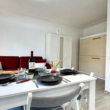 Maisongiusy Di Sheila- Proche Centre - Clim - Wifi شقة مينتون